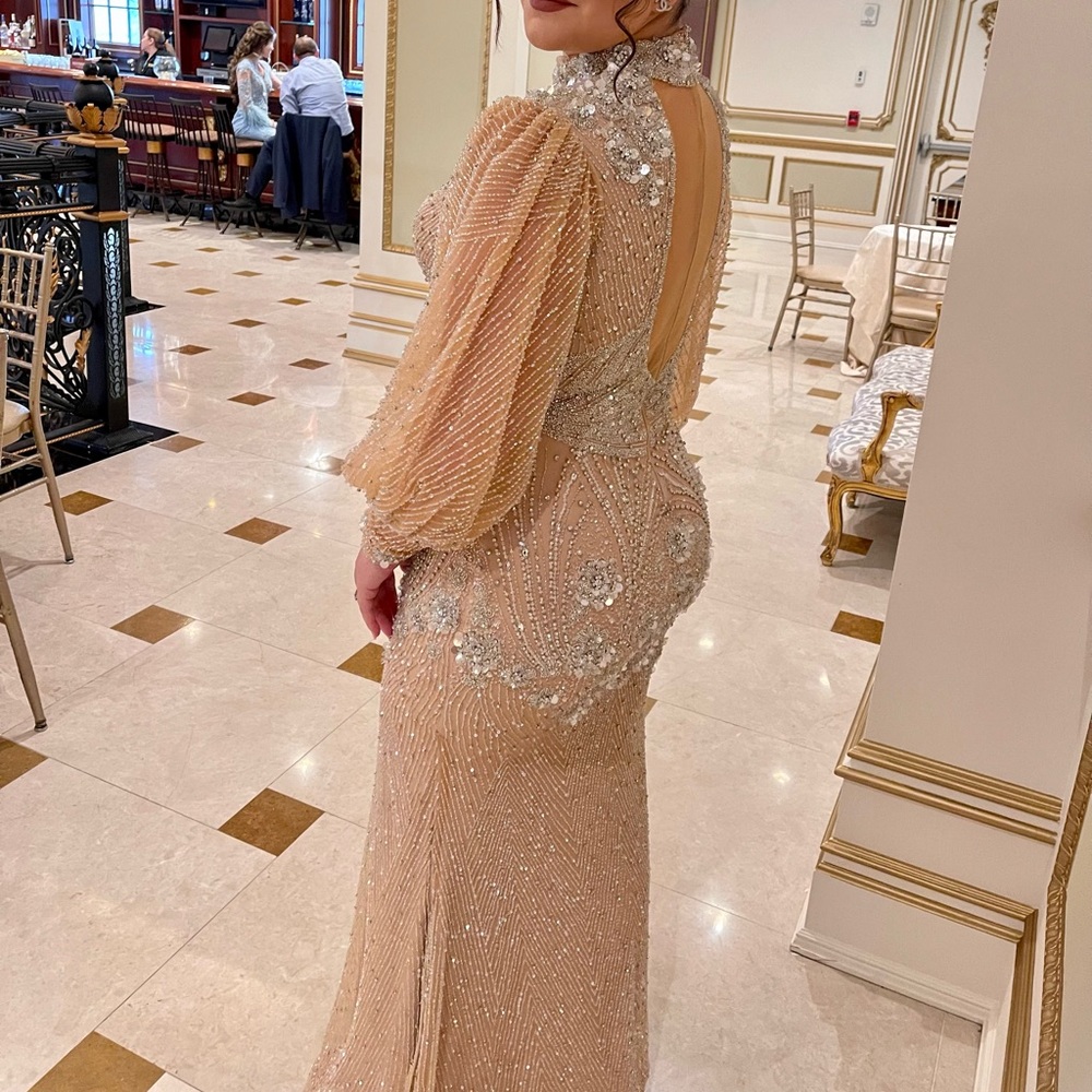 Custom Gown beaded puff sleeve - Picture 4 of 4